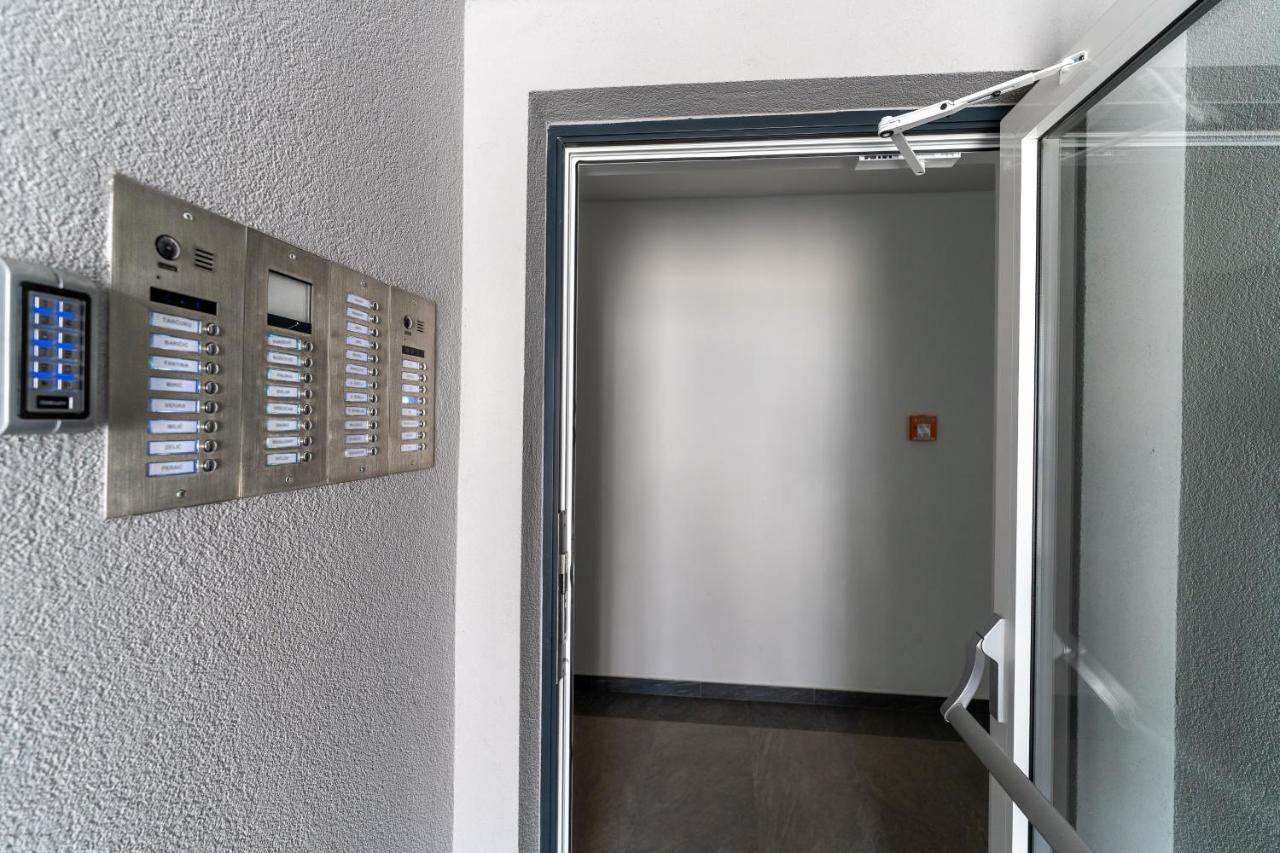 Apartment Roni + Besplatan Parking Zára Kültér fotó