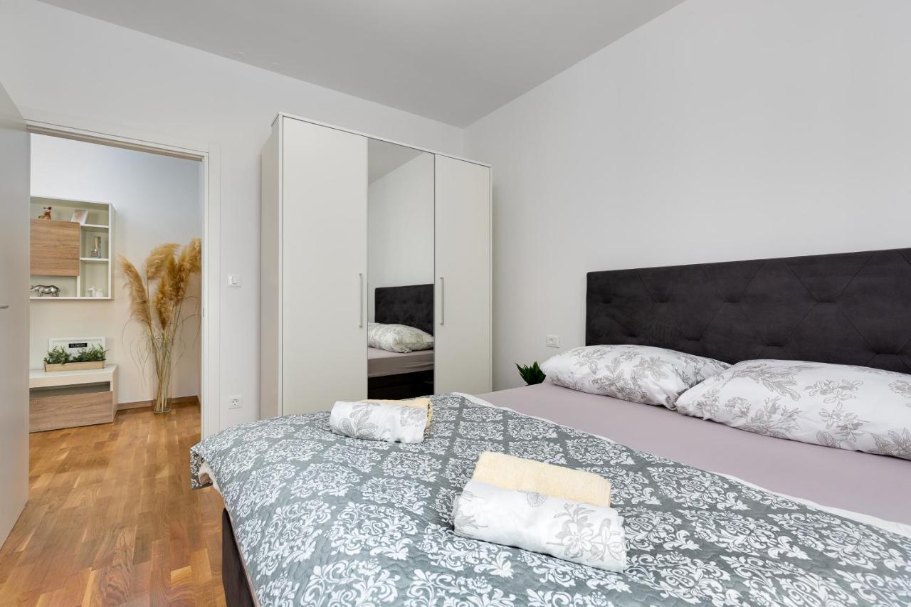 Apartment Roni + Besplatan Parking Zára Kültér fotó